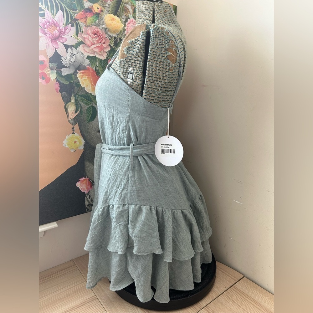 NWT PRINCESS POLLY TWISTED SISTER MINI DRESS. TIERED BOTTOM, HIDDEN ZIP, Sz. 2 - Picture 4 of 13